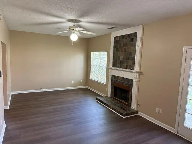 3 bed, 2.5 bath, 2480 sqft, $1,800 — Photo 4