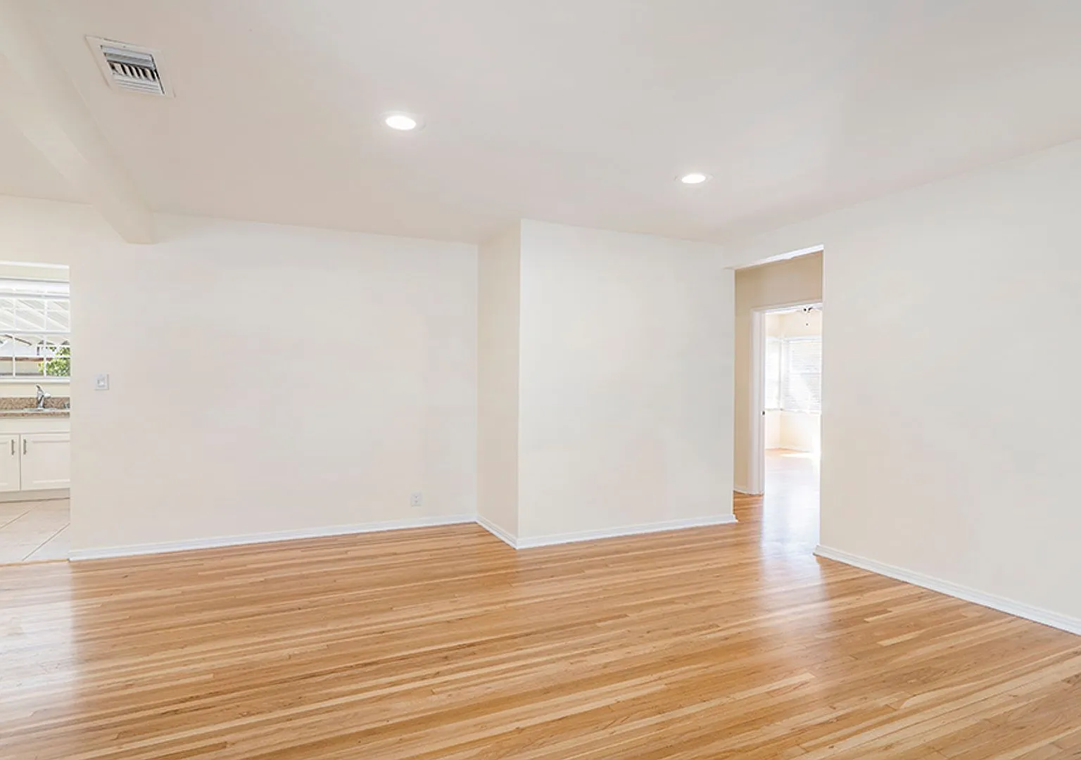 Beautiful Remodel Completely Updated Ss Appliances Included! — Photo 2