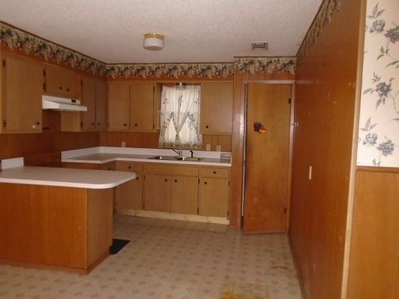 5th image of 1827 Edmund Blvd