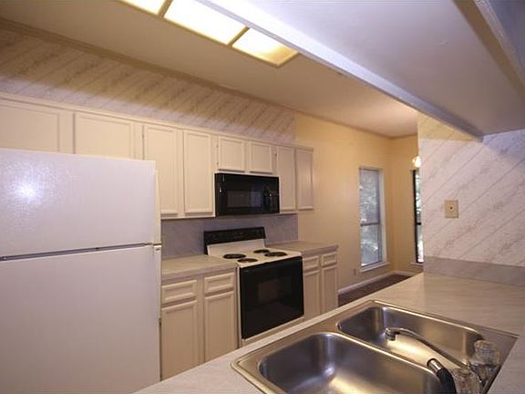 2nd image of 6501 Columbia Oaks Ct APT 3