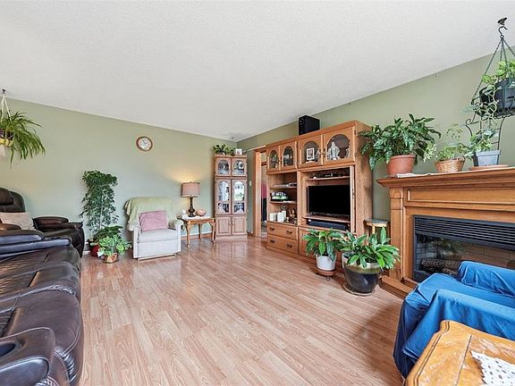 5th image of 20 Clark CRESCENT