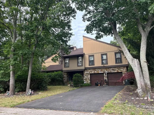 45 Woodstone Dr, Voorhees, NJ 08043