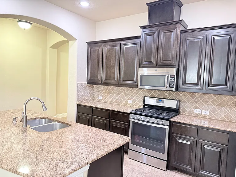1114 Haskell Dr — Photo 7