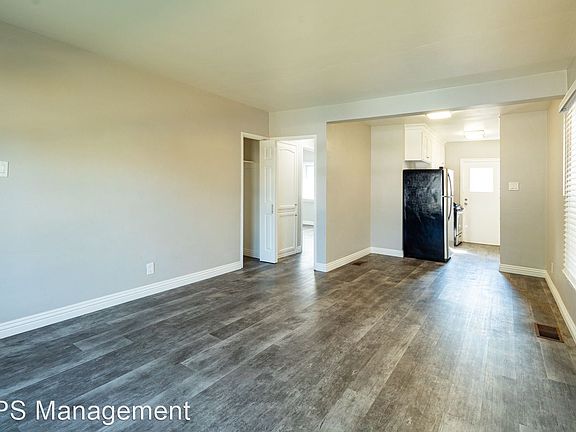 4th image of 150 W Hillcrest Blvd #9047307