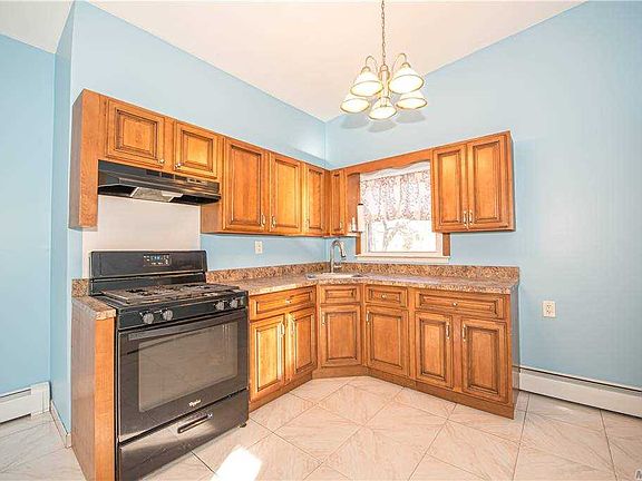 2nd image of 146 Adirondack Dr