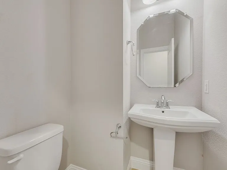 1127 Piedmont Ln — Photo 16