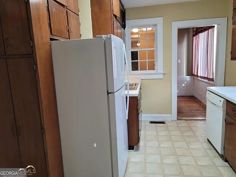 156 Florida Ave — Photo 7