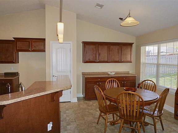 5th image of 1942 Larkspur Cir