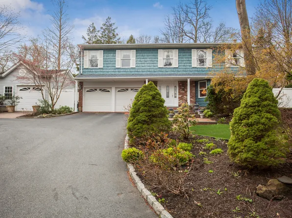 26 Campus Dr, East Setauket, NY 11733