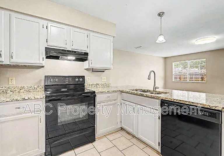 3033 W Mica St — Photo 3