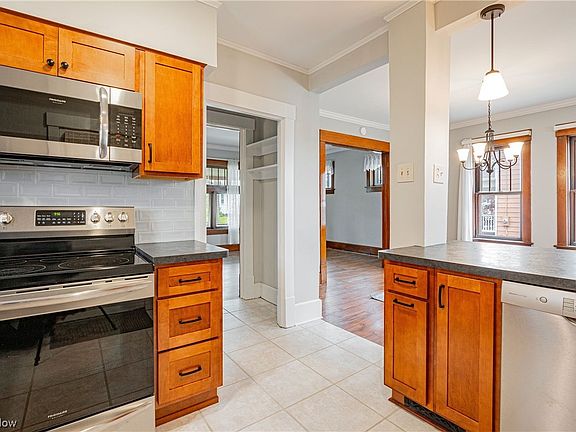 5th image of 312 N Walnut St