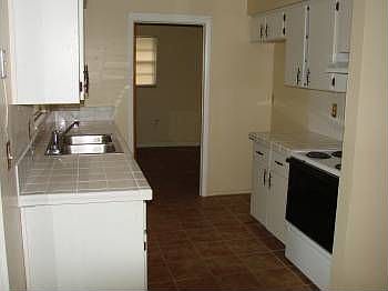 4th image of 706 E Voorhis Ave
