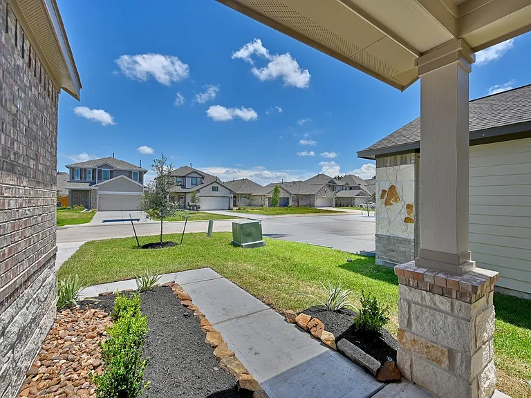 1053 Lilly Ln — Photo 4