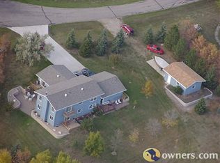 5413 Centerville Ln, Bismarck, ND 58503