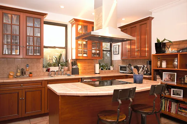 Rented by R New York | media 33