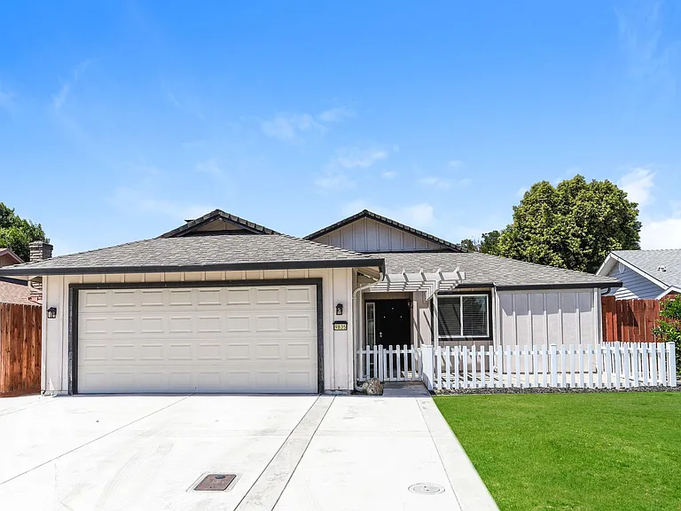9835 Honey Bear Ln — Photo 1