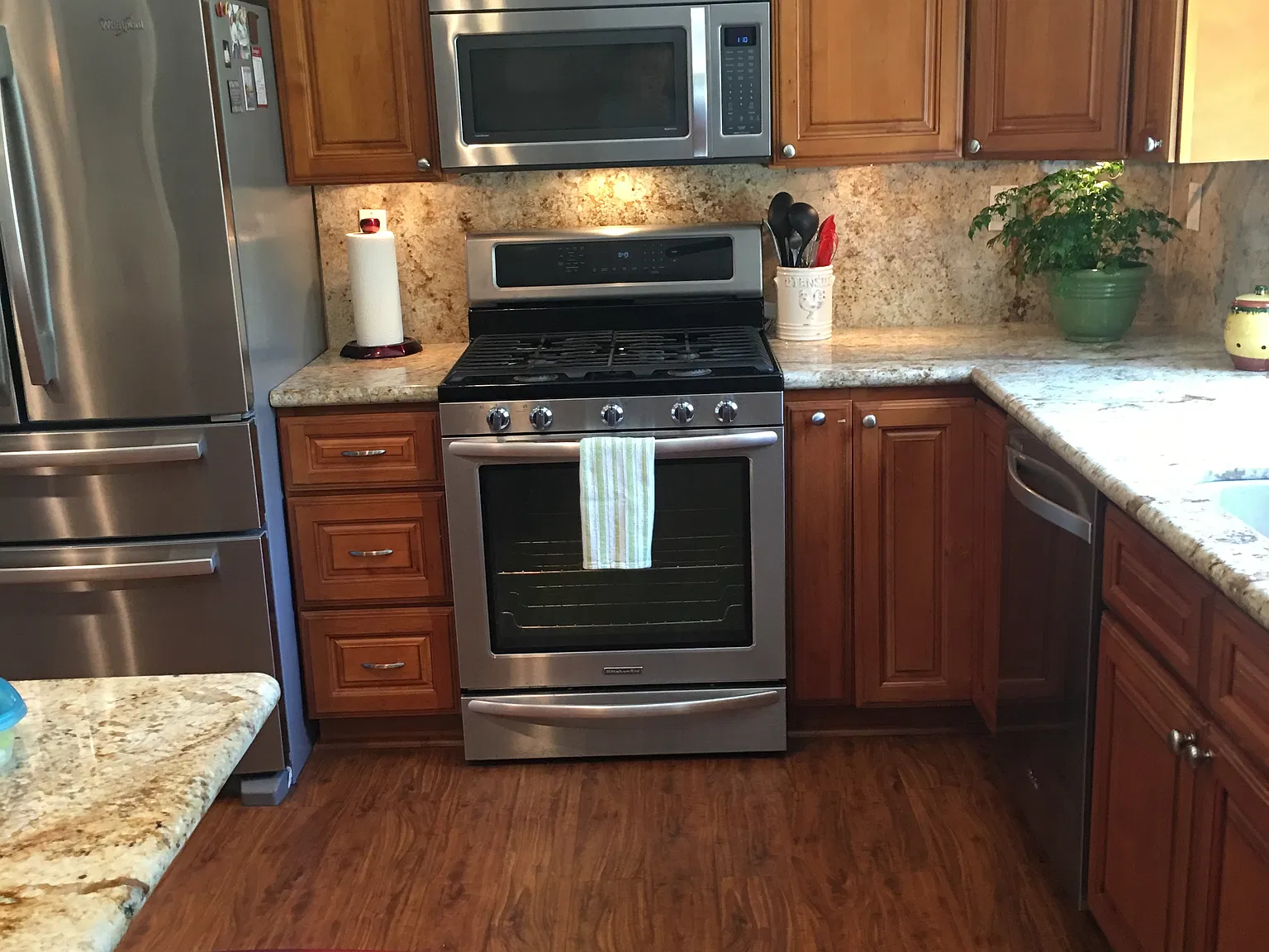 4 bed, 2250 sqft, $5,600 — Photo 4