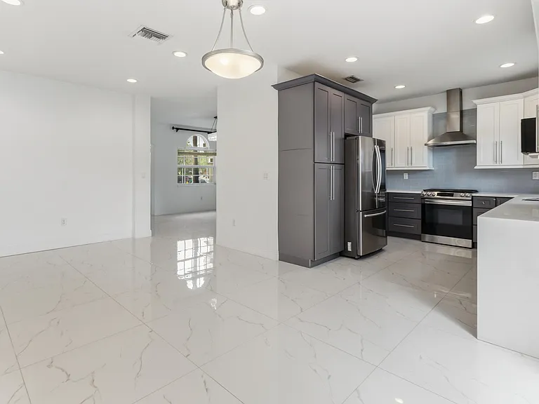 5056 SW 141st Ave — Photo 40