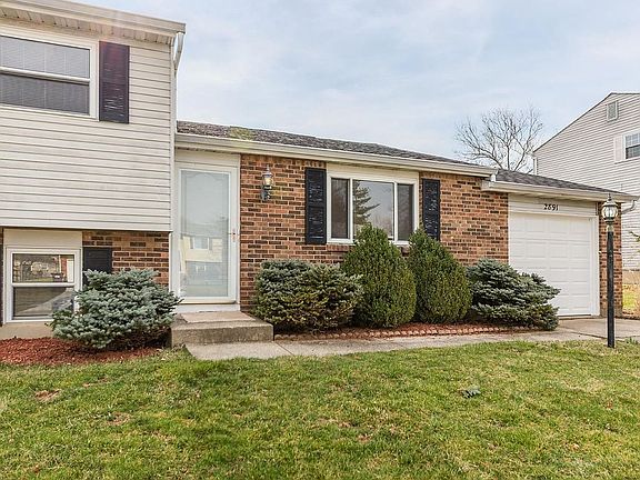 3rd image of 2891 Spruceway Dr