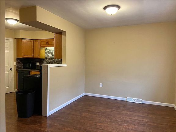 4th image of 2321 Midland Dr