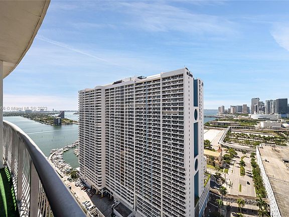 4th image of 1750 N Bayshore Dr APT 3208