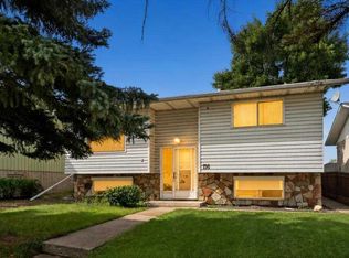 156 E Dovely Cres SE, Calgary, AB T2B 2L1