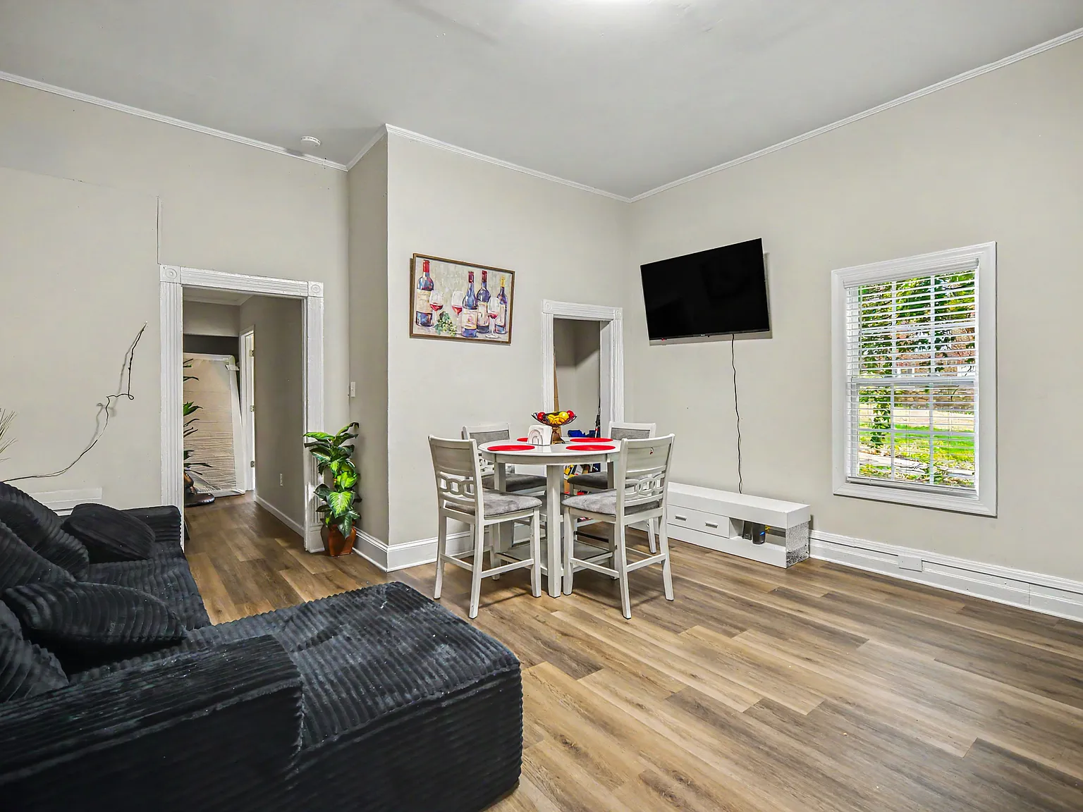2 bed, 858 sqft, $1,450 — Photo 2