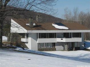 900 Round Hill Rd, Jewett, NY 12439