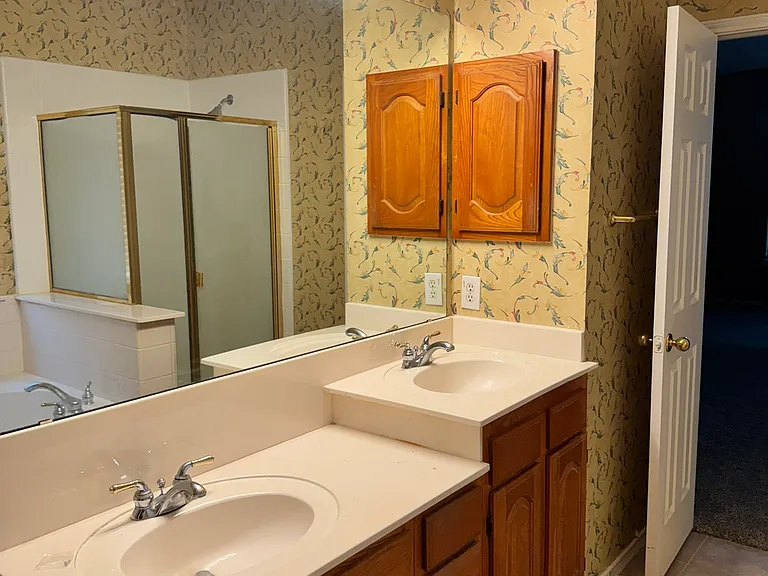 304 Patricia Ln — Photo 7
