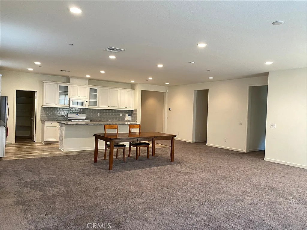 4 bed, 2469 sqft, $3,500 — Photo 3