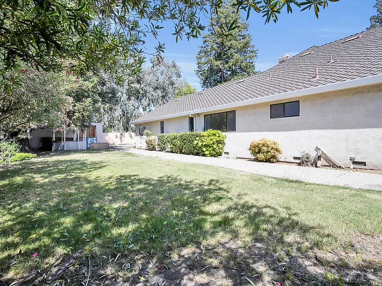 1045 Marsh Creek Ln — Photo 6