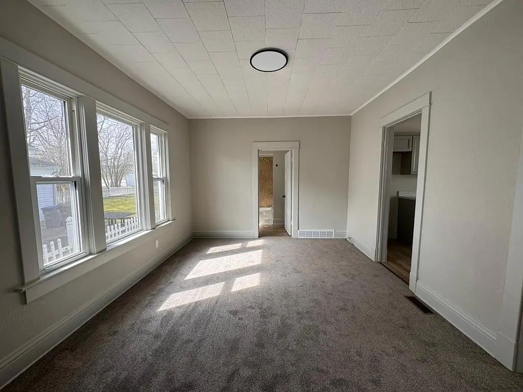 2215 Decamp Ave — Photo 4