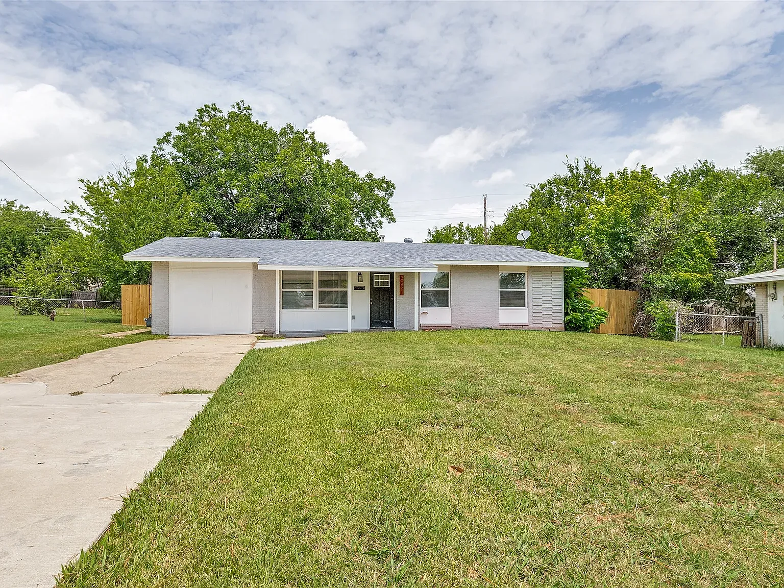 3221 Ridgeview Circle — Photo 1
