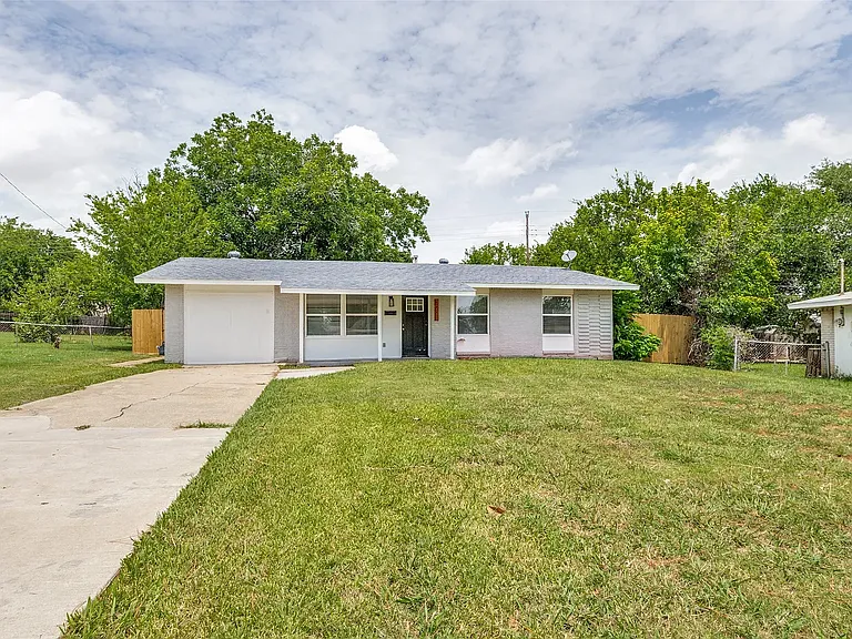 3221 Ridgeview Cir — Photo 1