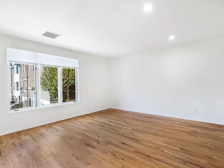 92C E Blackwell St — Photo 3