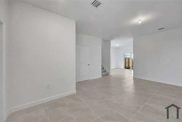 3 bed, $3,000 — Photo 1