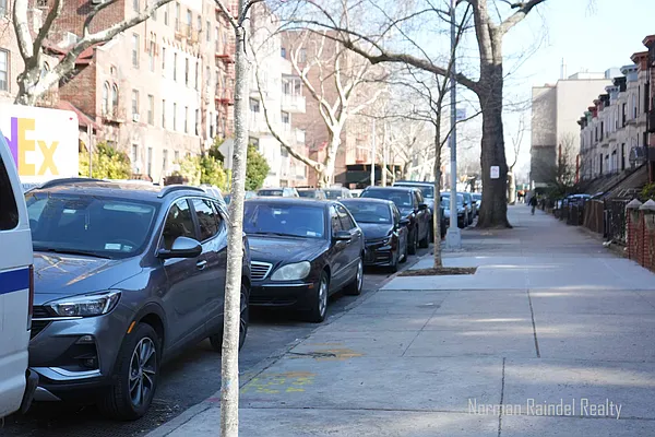 Rented by Norman Raindel, LREB | media 27