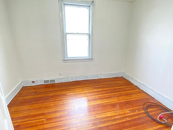 2nd image of 130 Lexington Ave #2