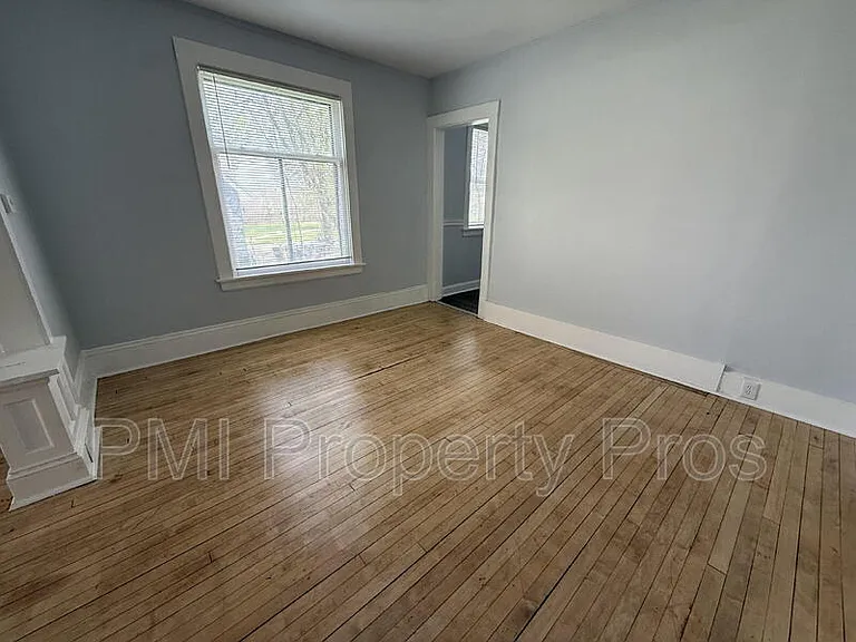 3109 W Walnut St — Photo 3