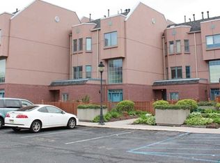 314 Hancock Ct, Edgewater, NJ 07020