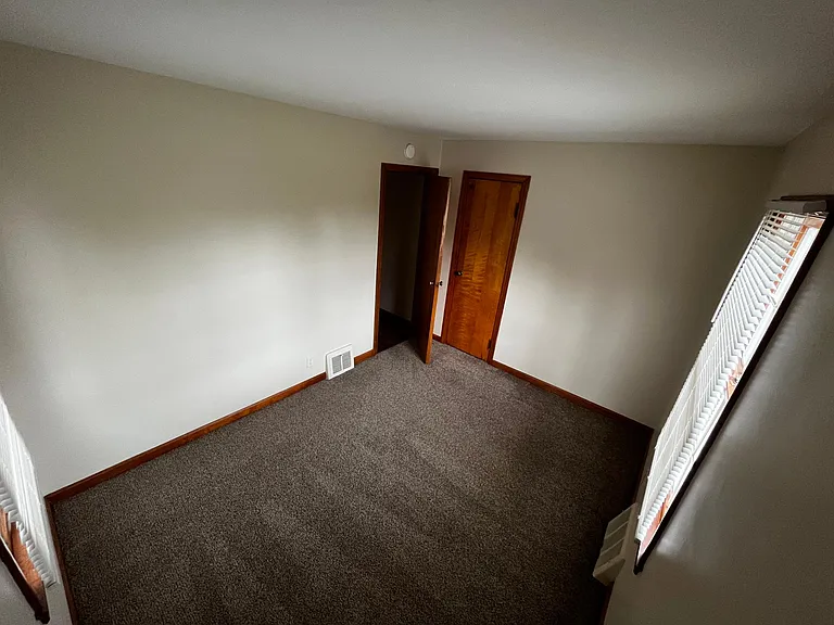 441 N Davis Rd — Photo 5