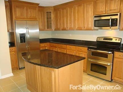 KITCHEN : DOUBLE OVEN, LARGE PANTRY AND CUSTOM CABINET FEATURES.