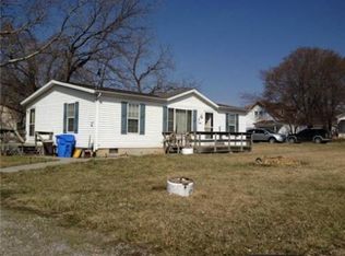 304 Church St, Tonganoxie, KS 66086