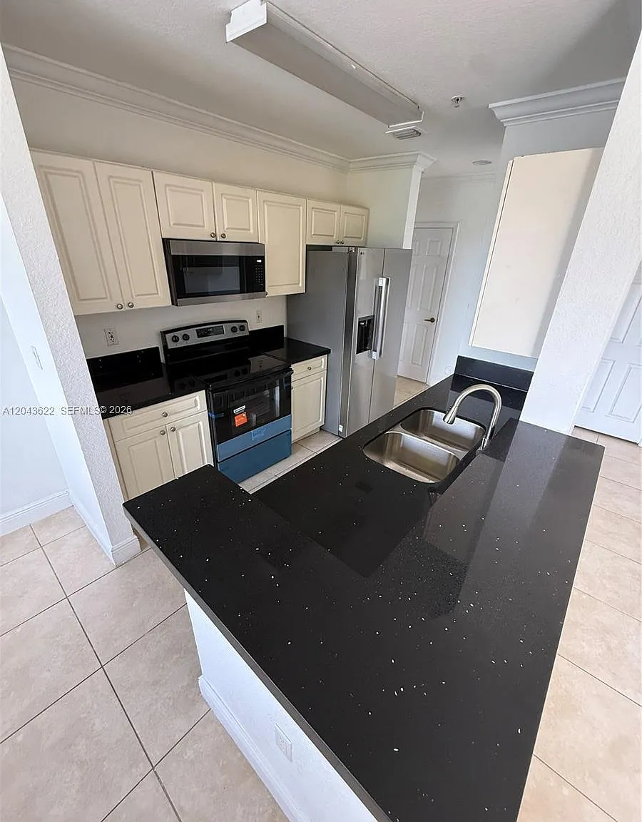 Cutler Lakes Condo Ii — Photo 1
