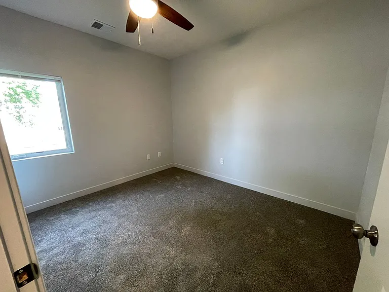 2400 Q St — Photo 11