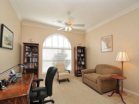 3rd image of 9922 Edgewood Manor Ct