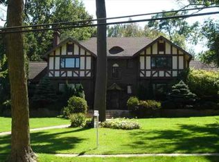915 W Stephenson St, Freeport, IL 61032