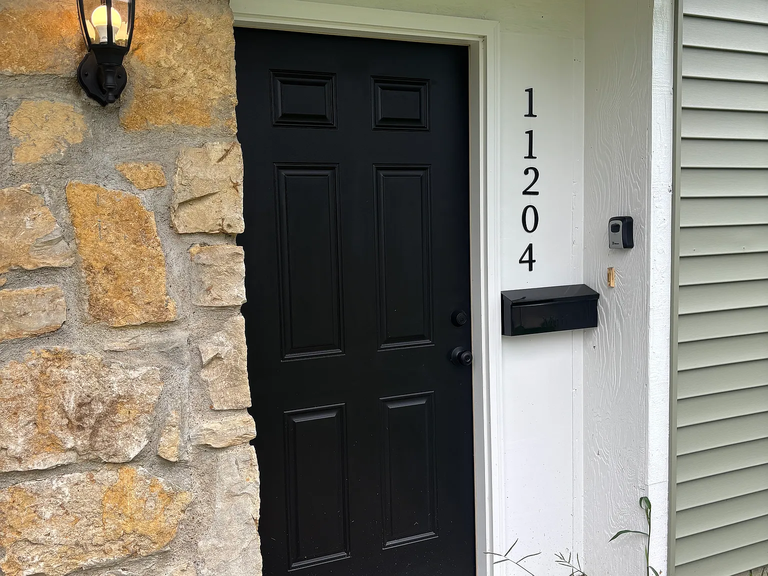 4 bed, 2254 sqft, $2,000 — Photo 4