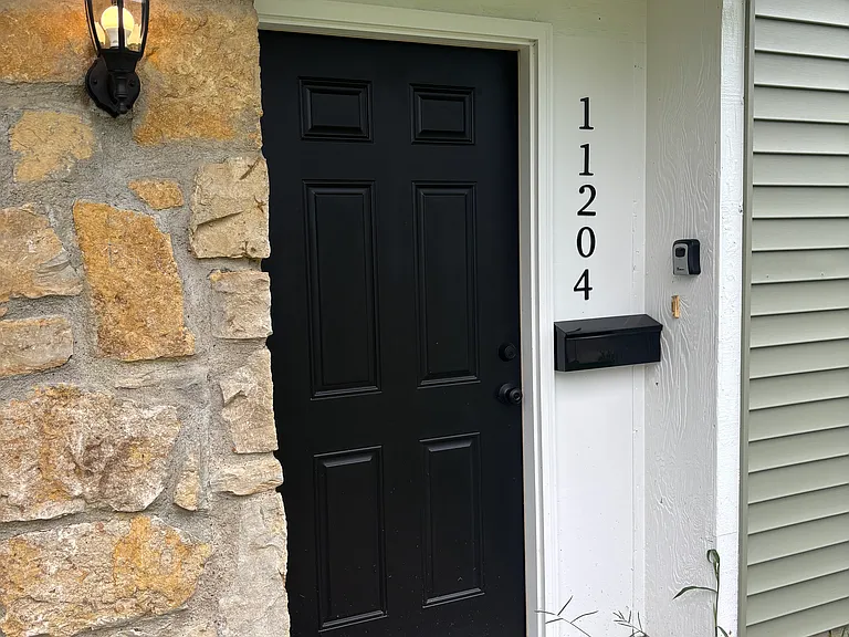 11204 College Ave — Photo 4