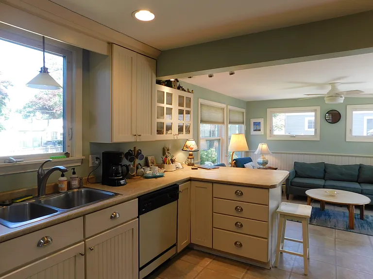 70 E Grand Ave — Photo 17